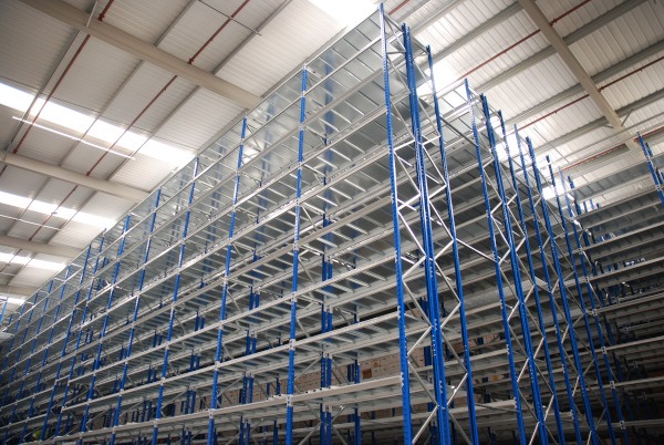 How to tell if narrow aisle pallet racking is right for you